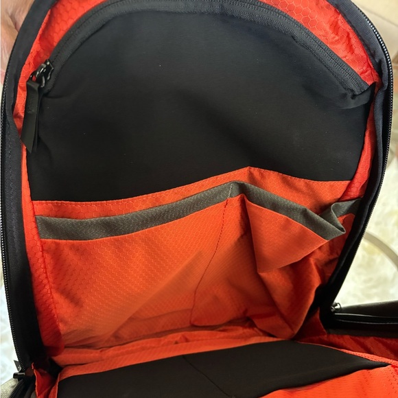 Alpaka Metro Backpack 12L - Picture 8 of 11